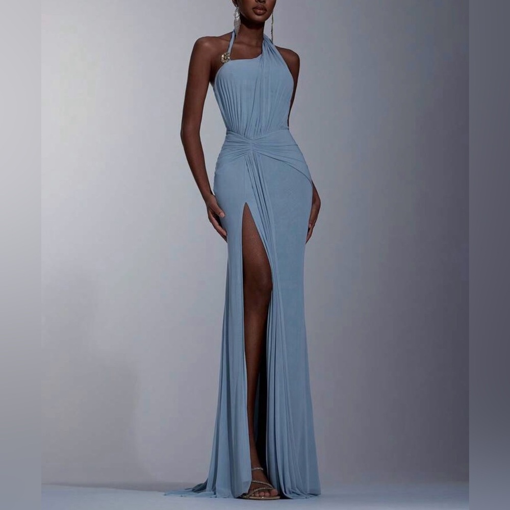 Elegant Blue Evening Gown - Picture 1 of 4